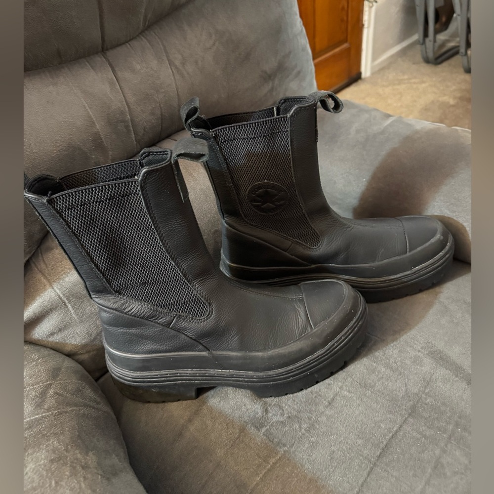 EUC Chuck Taylor All Star Lugged Heel Chelsea Boot Black. Size 8.5 Women's